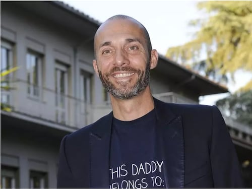 Max Laudadio aggredito nella notte in casa: intruso nella proprietà, l’ex inviato di Striscia finisce in ospedale