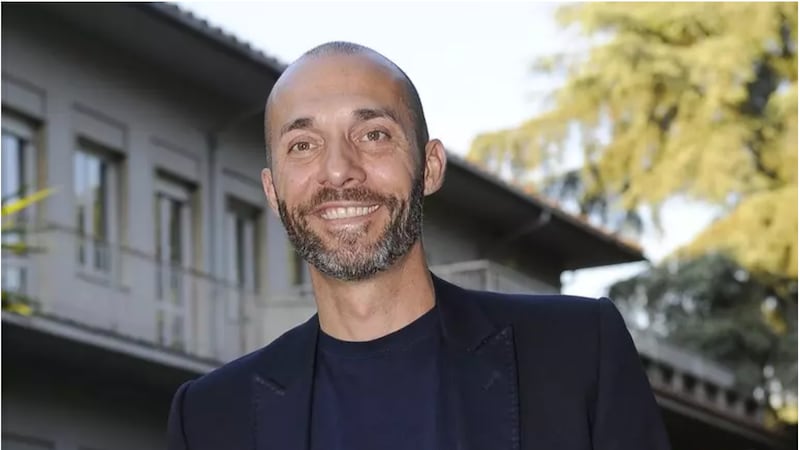 Max Laudadio aggredito nella notte in casa: intruso nella proprietà, l’ex inviato di Striscia finisce in ospedale
