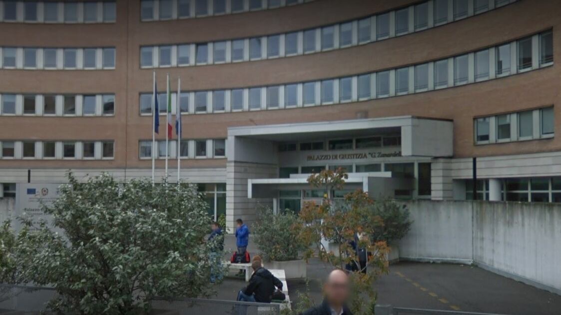 Vuol comprare cocaina, ma il pusher la stupra: tunisino condannato a 4 anni