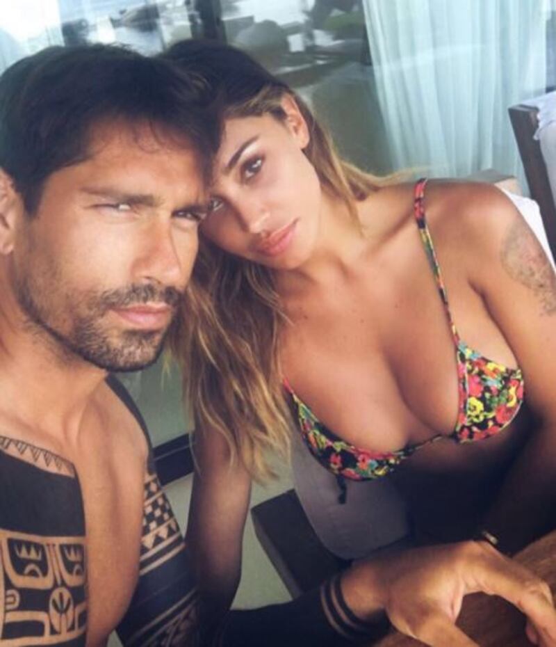 Belén e Borriello, baci e carezze a Ibiza 4
