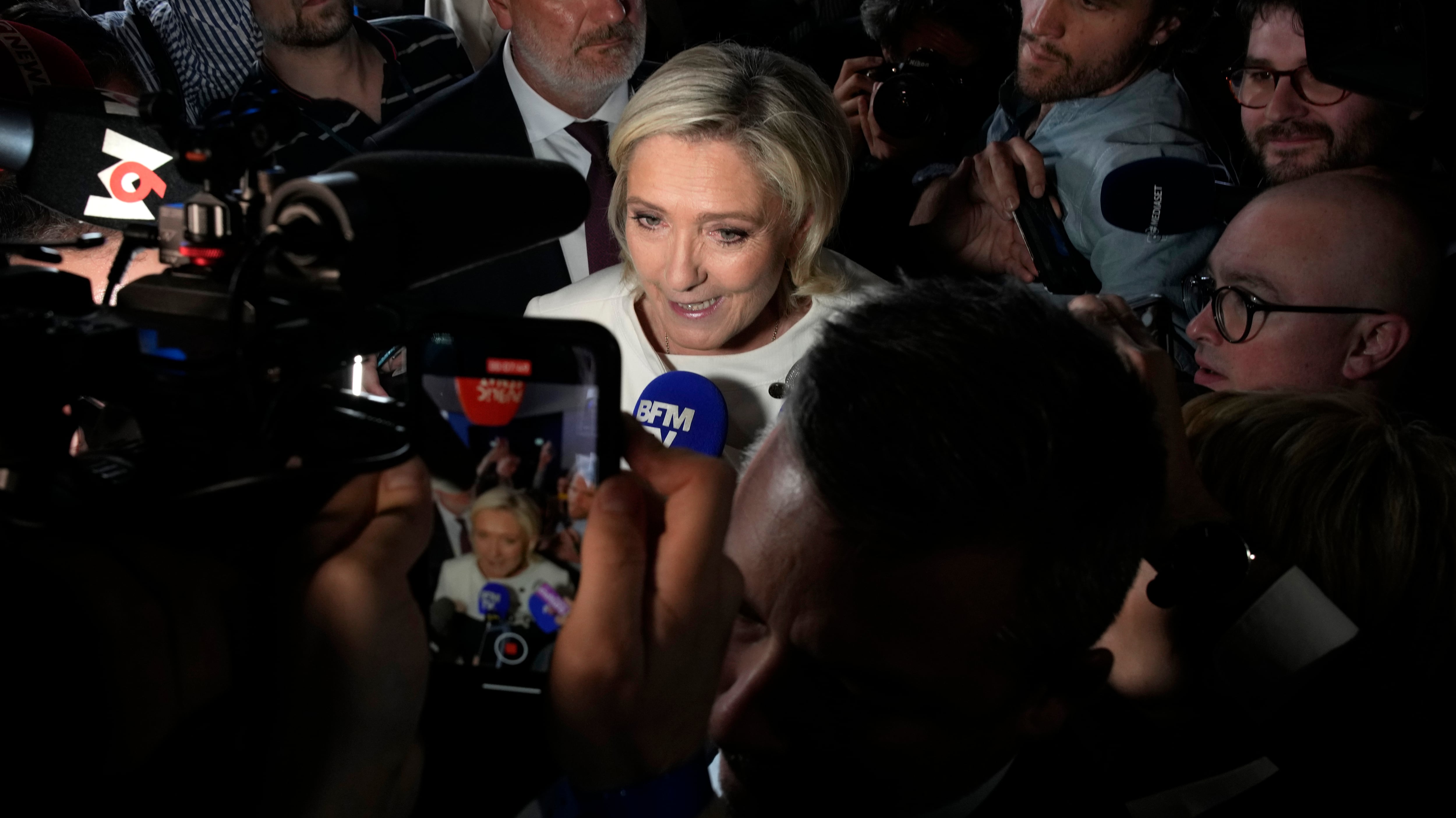 "Chiedono la mia morte politica". Lo sfogo di Le Pen dopo la richiesta di condanna