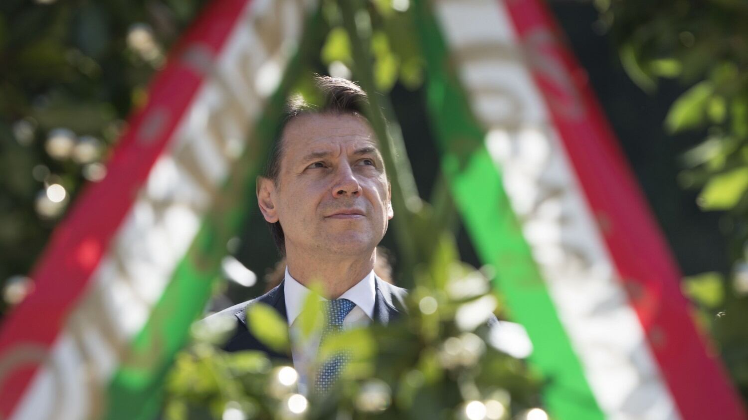 Dal "tono dialogico" alla "caducazione". Il lessico di Conte, neo dc con pochette
