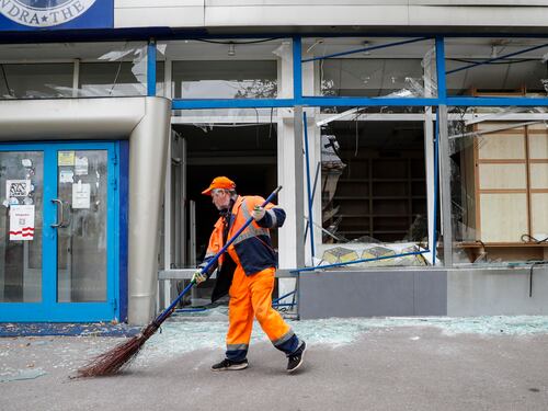 Droni ucraini su Mosca. Il Cremlino: "Terrorismo internazionale"