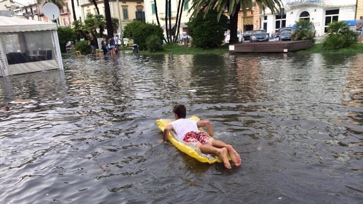 Debiti e dimissioni I guai della Versilia regina dell'estate
