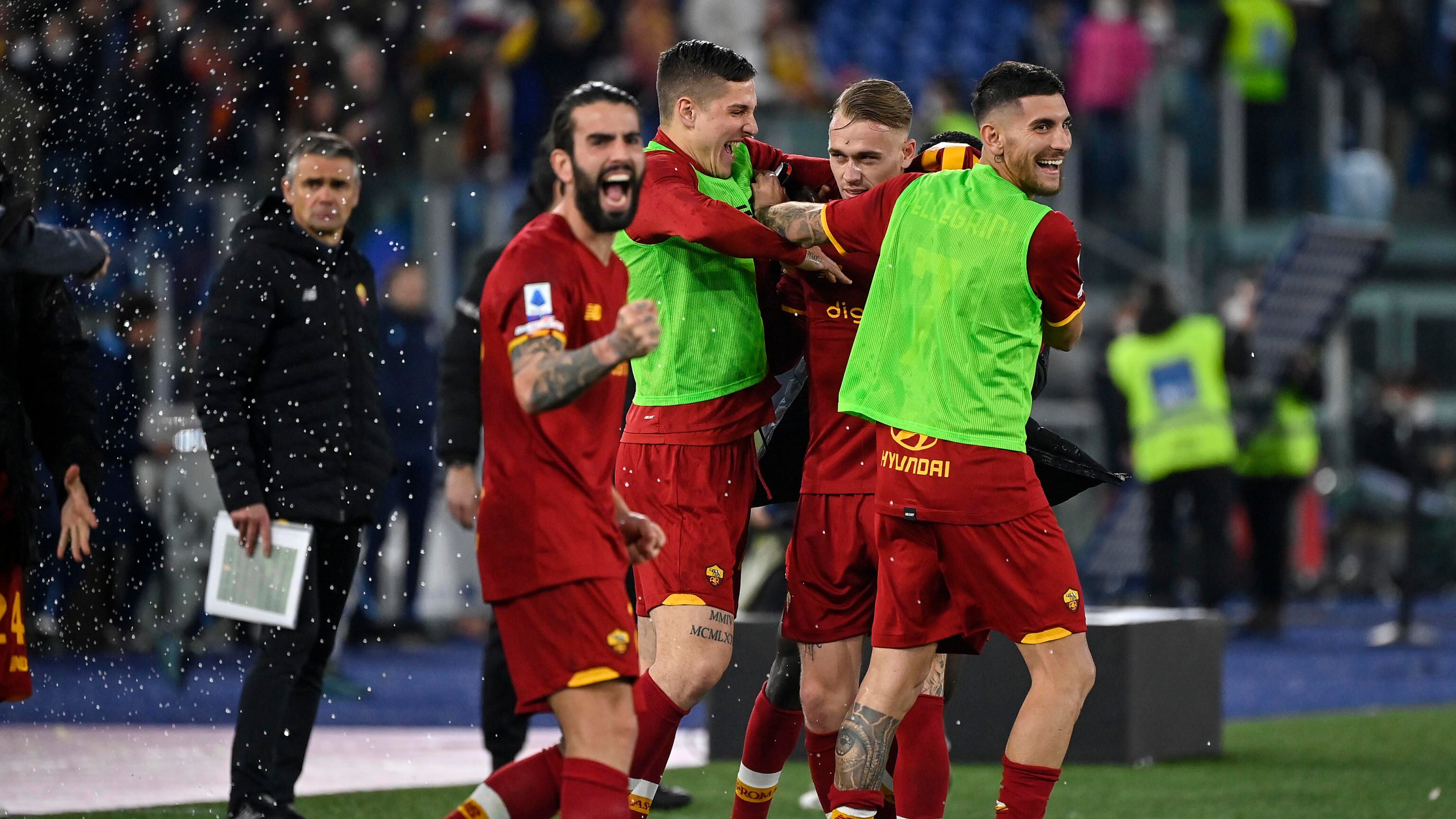 La doppia lezione di Mou. Lazio travolta da Abraham e zittisce i tifosi irrispettosi