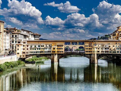 Ponte Vecchio: passeggiata tra le botteghe orafe di Firenze