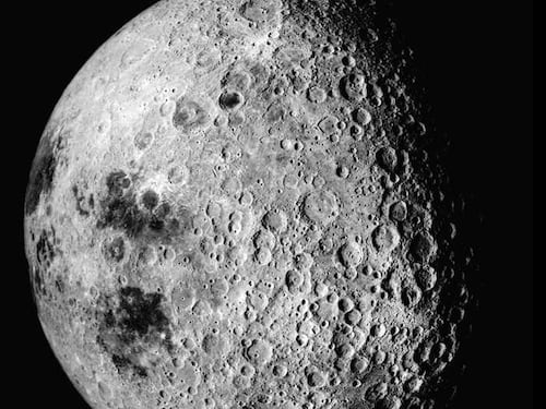 Ossigeno dalla polvere della Luna: l'esperimento dell'Esa