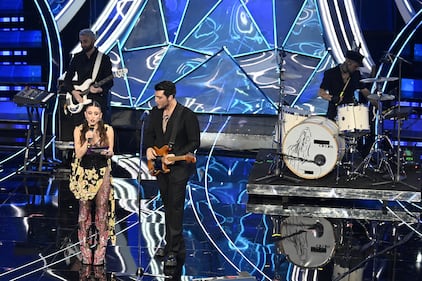 Sanremo 2024: ecco il look della seconda serata del Festival di Angelina Mango 1