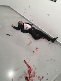 Turchia, terrore infinito Ambasciatore russo ucciso da un jihadista