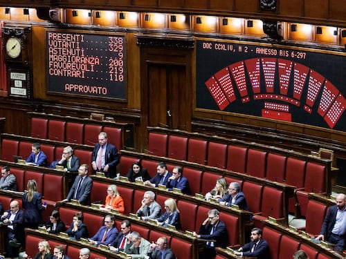 Dalle Camere arriva il sì allo scostamento. Giorgetti: “Serve prudenza, nuvole in vista”