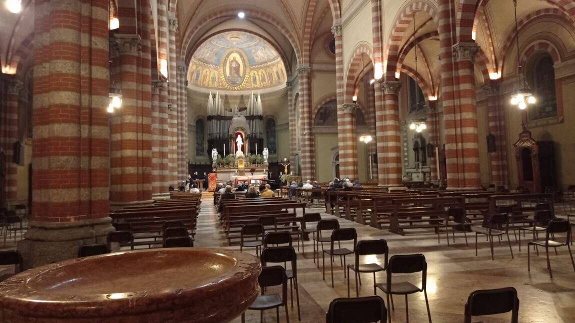 "Set a luci rosse in chiesa": scatta la stangata contro il fotografo