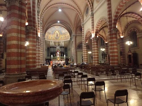 "Set a luci rosse in chiesa": scatta la stangata contro il fotografo