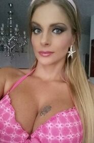 Francesca Cipriani paparazzata da Chi: estate bollente 3