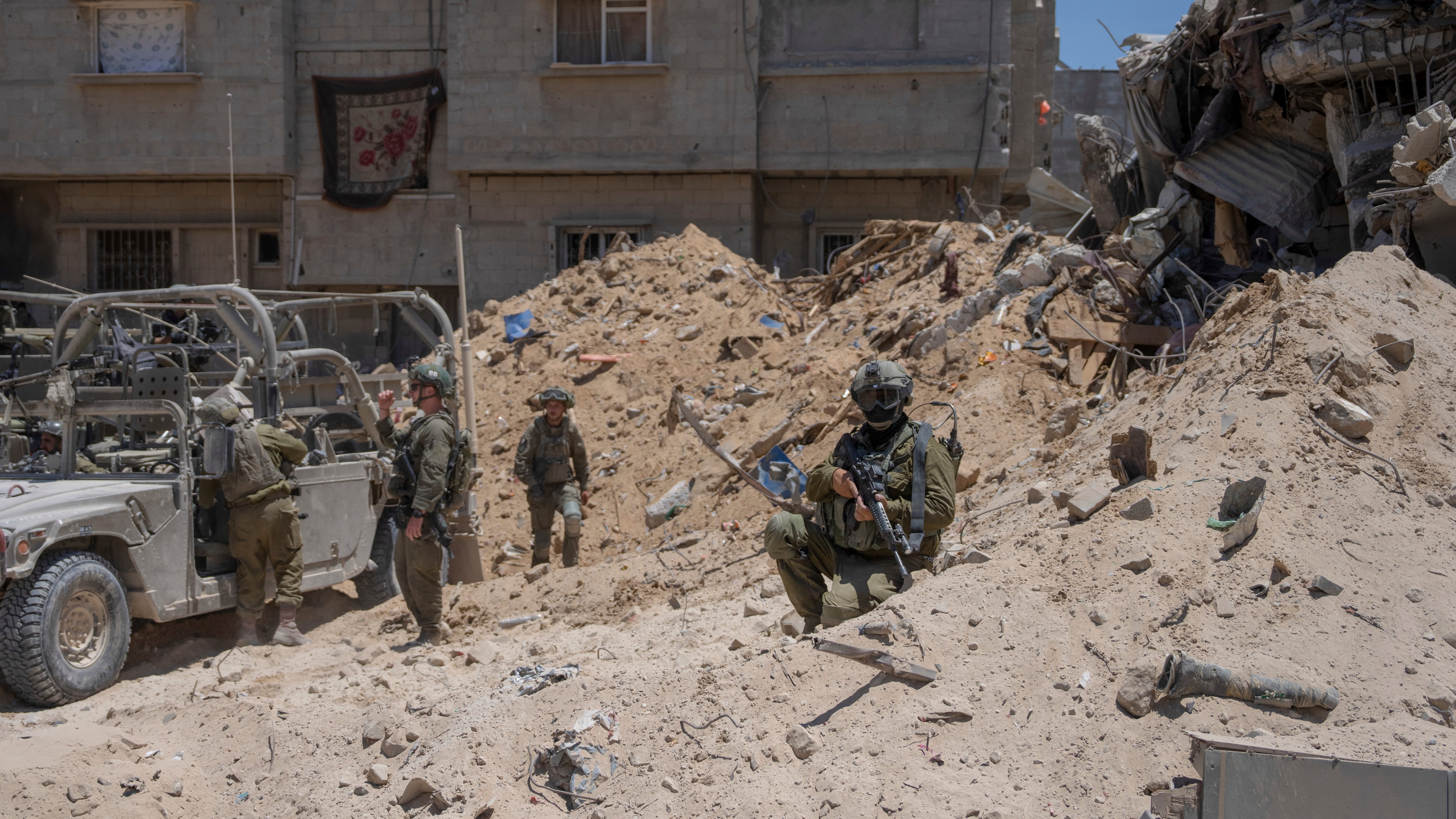 Gaza, le Idf ammettono: "Spari su ambulanze a Rafah". Hamas propone il rilascio di 5 ostaggi