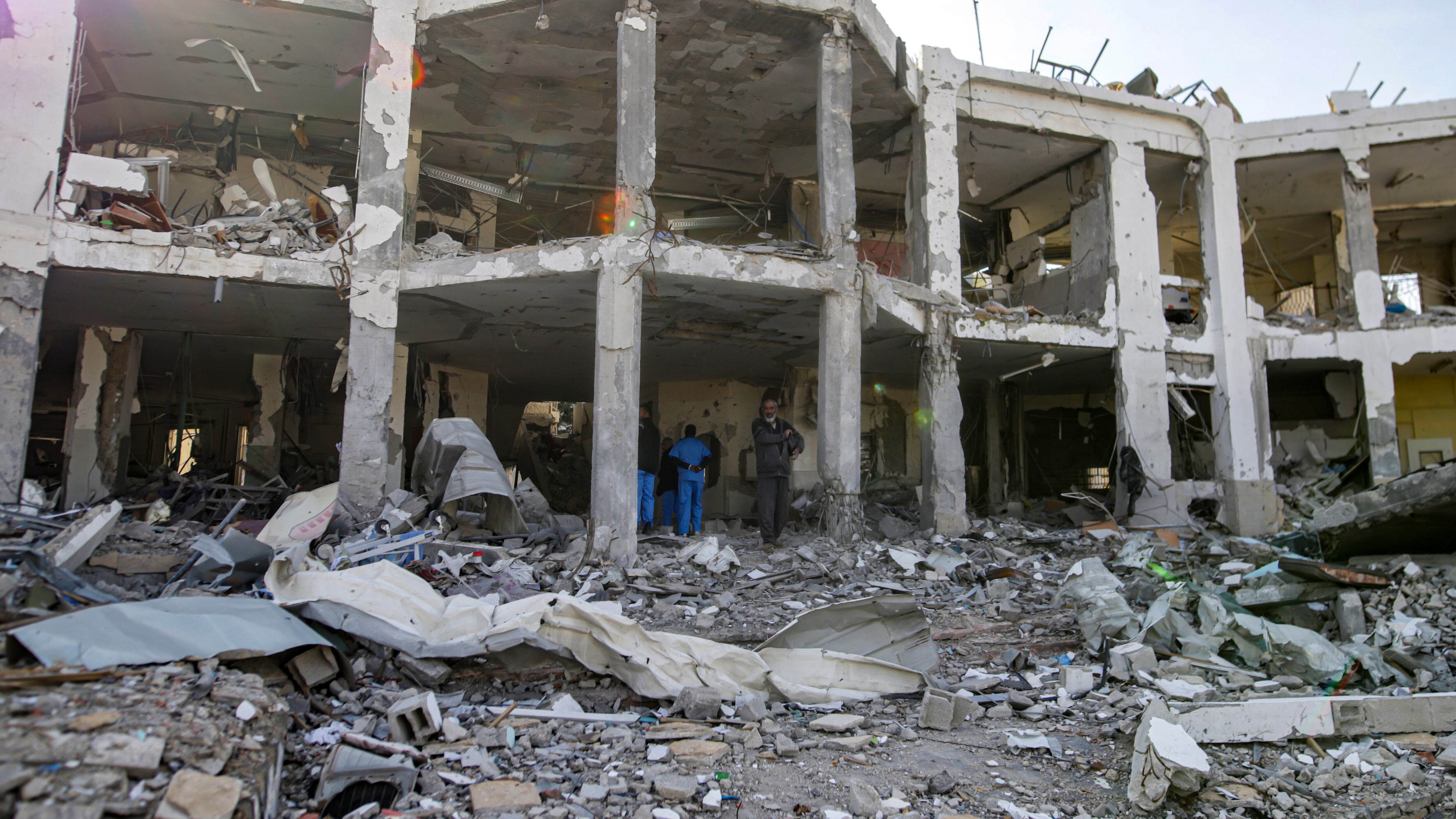 A Gaza festa tra le macerie. In strada islamisti armati