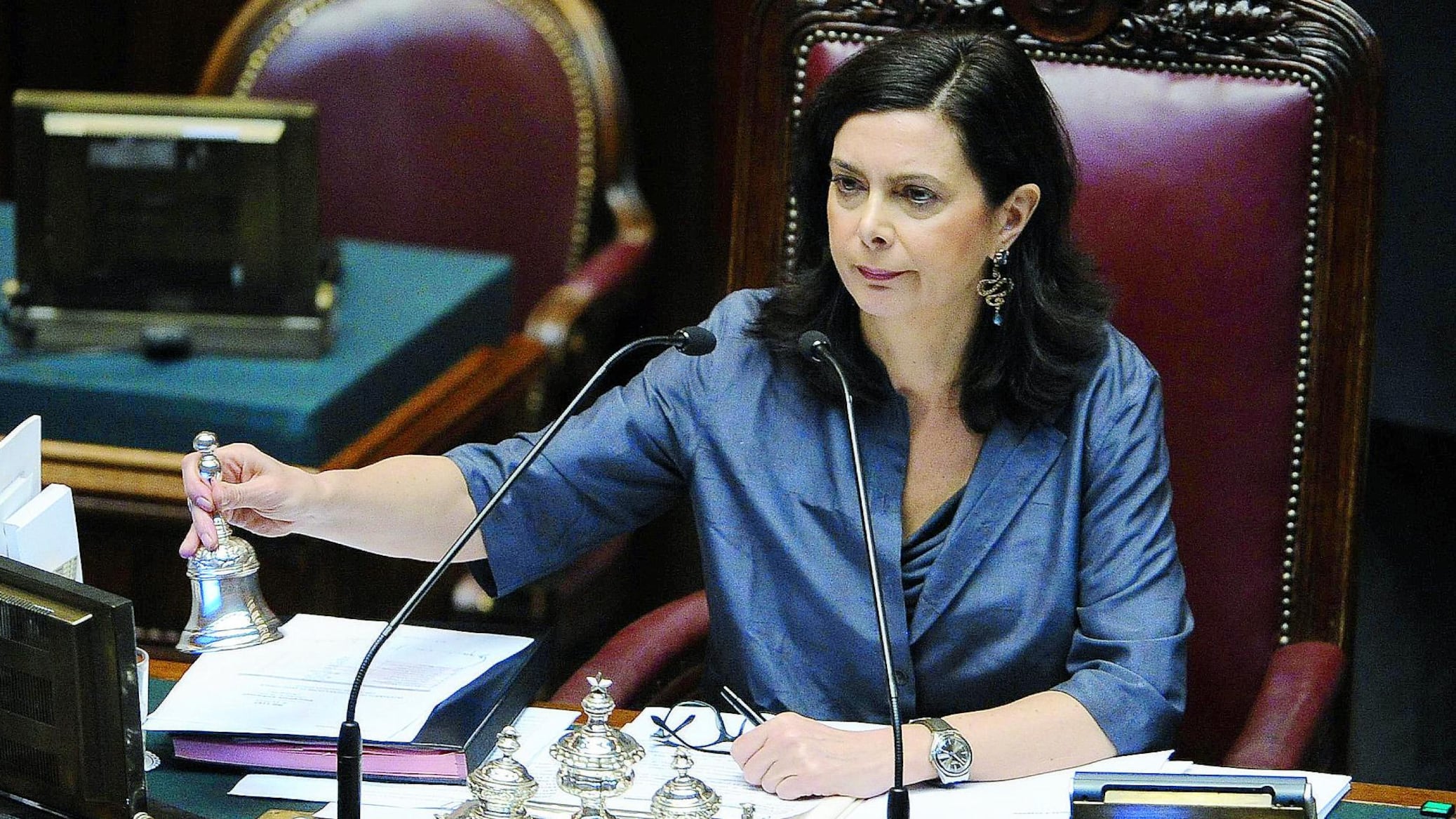 «Basta donne ai fornelli» La Boldrini fa ridere l'Italia