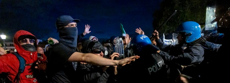 Cortei, 60 perquisizioni in 23 città: “Soggetti che avevano incitato le violenze nelle chat e sui social”
