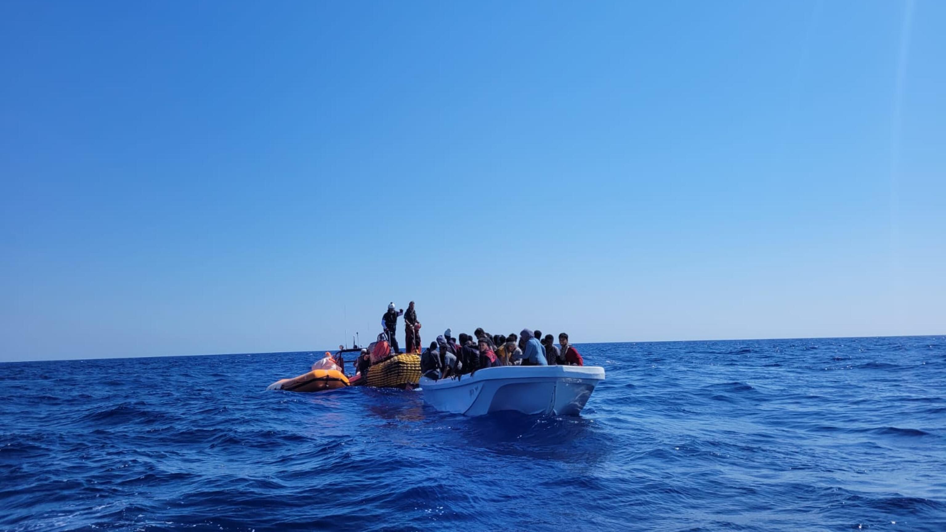"Proibire l'ingresso alle ong". Il piano di Salvini per fermare "l'assalto" alle coste