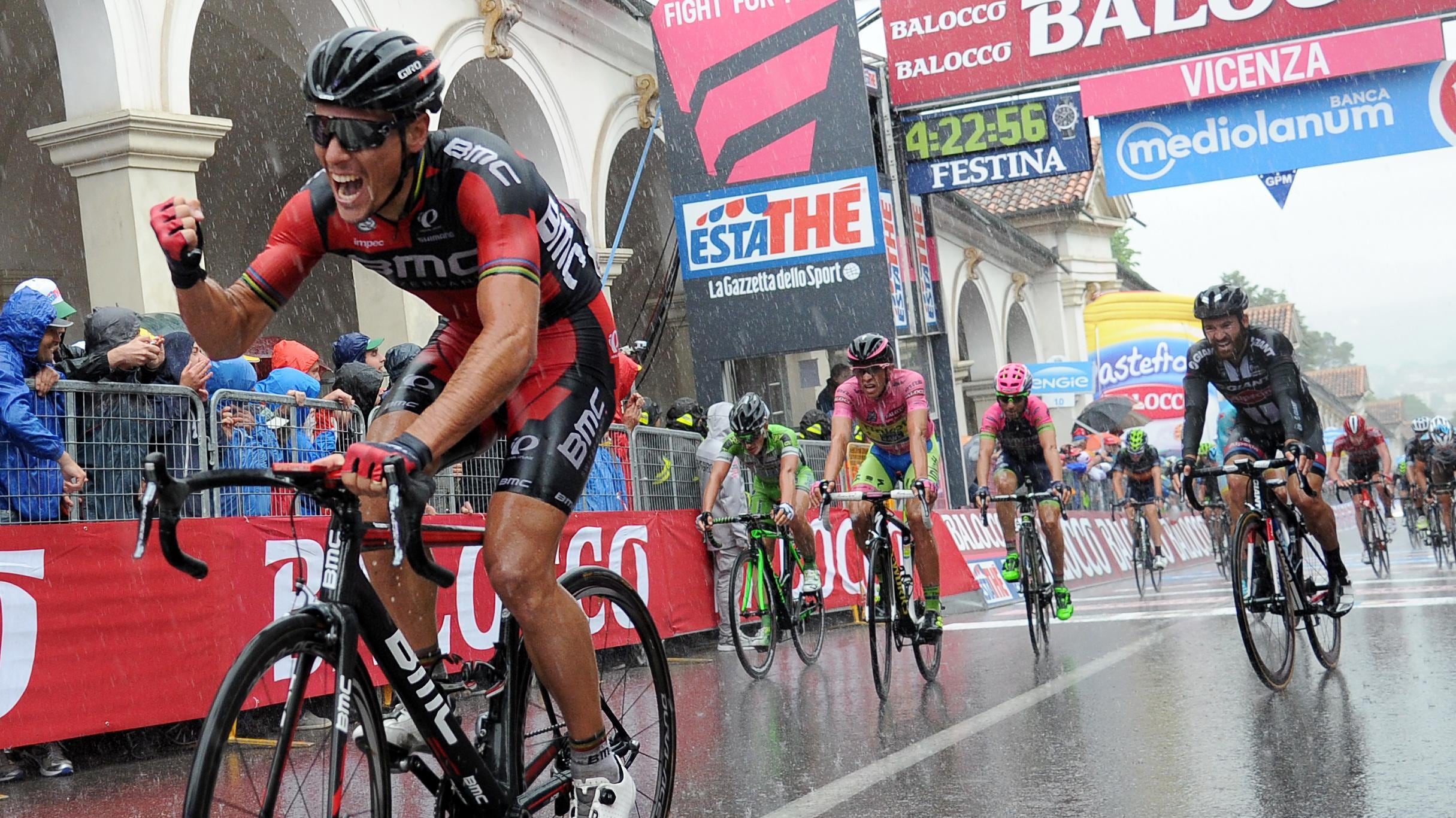 Giro: a Verbania il bis di Gilbert Contador guadagna un altro minuto