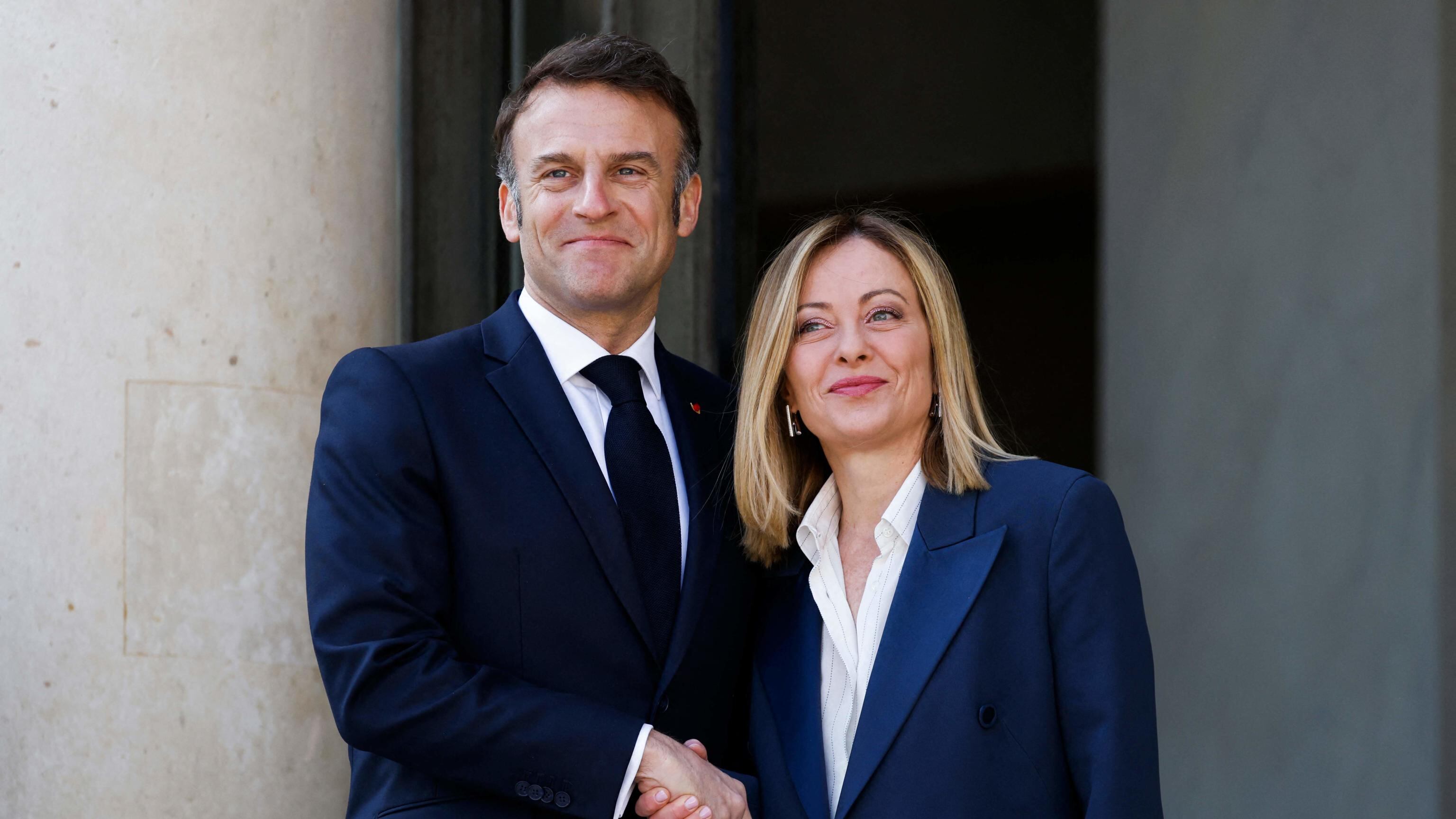 Primo vertice bilaterale tra Meloni e Macron: incontro Italia-Francia ad Antibes il 25 luglio, presenti 9 ministri