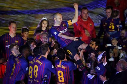 Il commovente addio di Iniesta al Barcellona 7