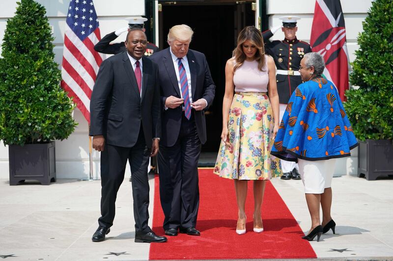 Melania Trump nell'orto con i tacchi: foto 6