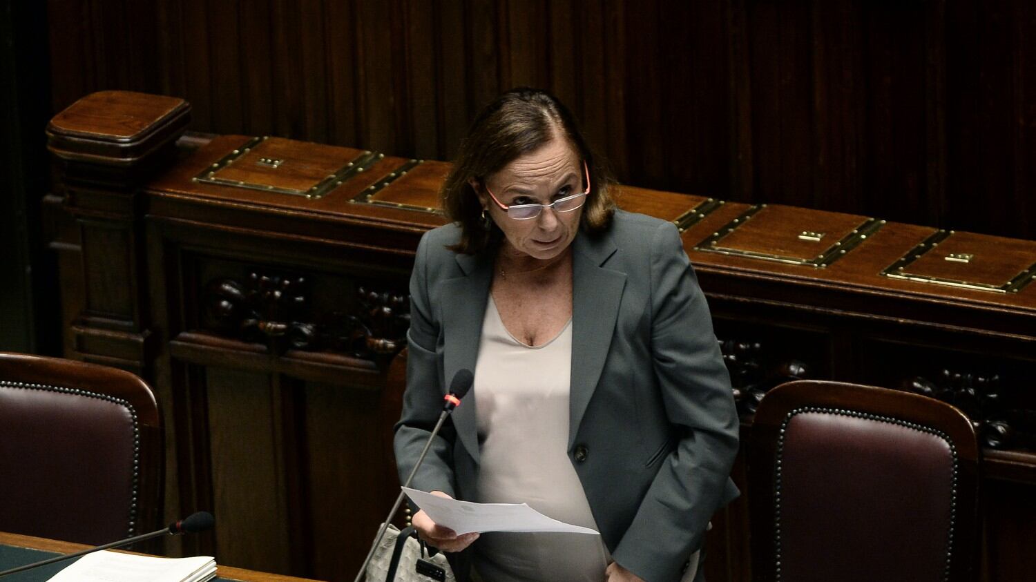 "Cambiamo decreti sicurezza". E il governo si spacca ancora