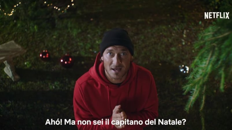 Francesco Totti con Spelacchio, lo spot di Natale di Netflix