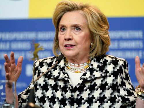 “Mi offrì un appuntamento con i suoi amici gay”. La rivelazione su Hillary Clinton