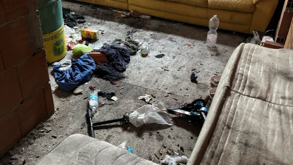 "Ci sono gli irregolari drogati e ubriachi". Il degrado di Milano nel cantiere occupato