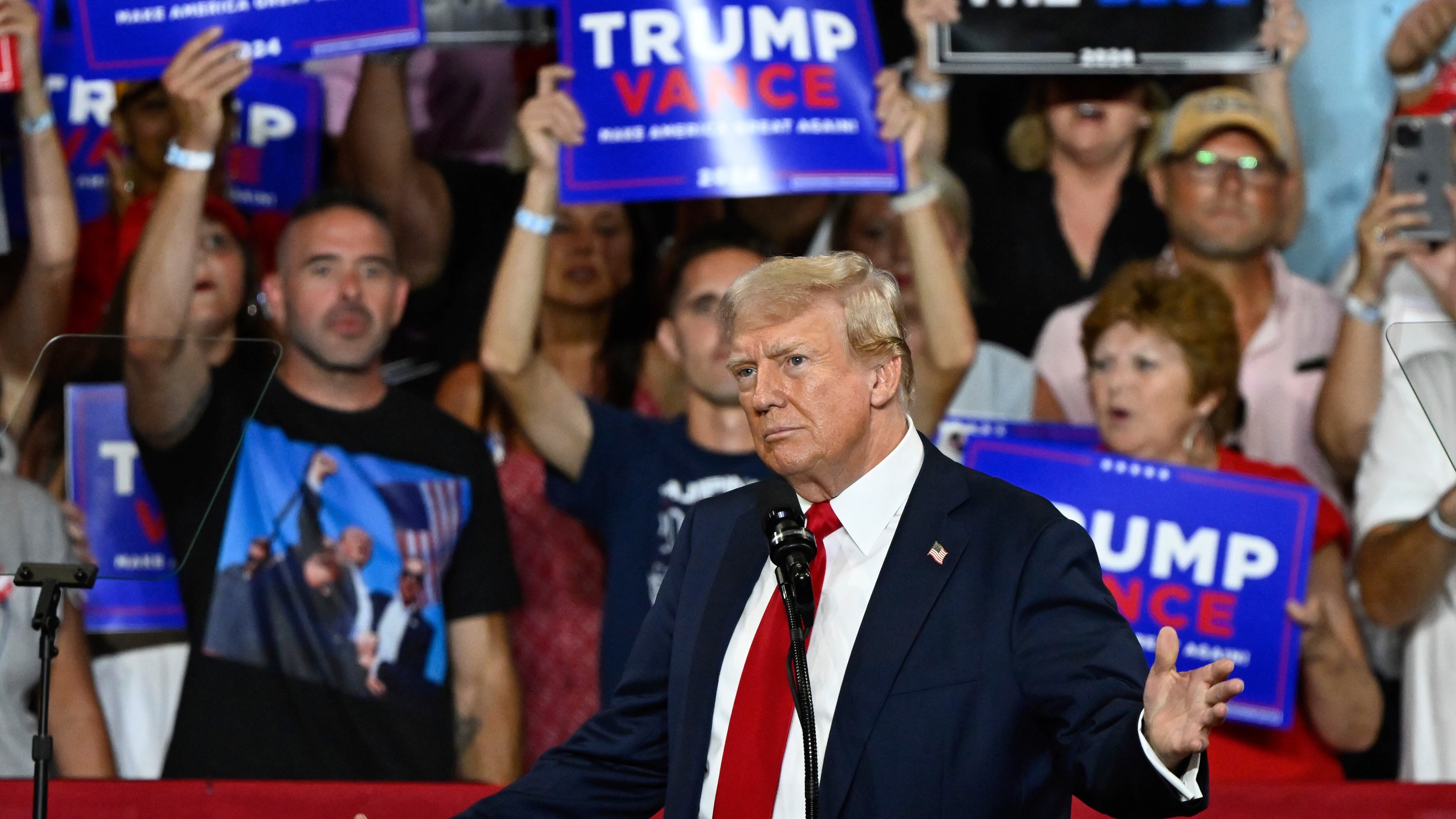 Trump all'attacco: "Golpe contro Biden". E Obama prepara l’endorsement per Harris
