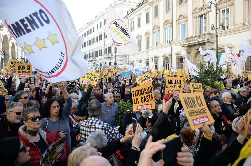 La piazza M5S contro i vitalizi 13