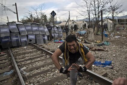 Scontri tra migranti e polizia 3