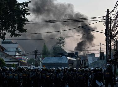 Indonesia, proteste contro la rielezione del presidente Joko Widodo 13