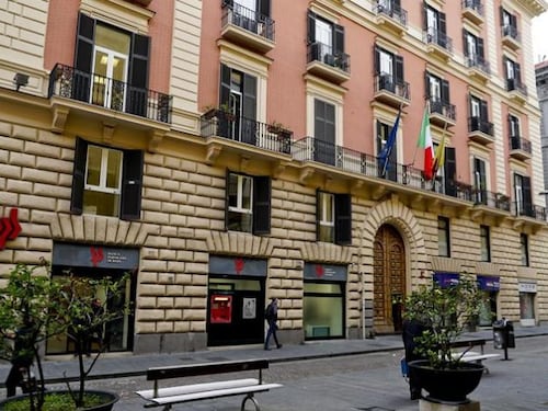Rubato l’albero di Natale nel palazzo del consiglio comunale