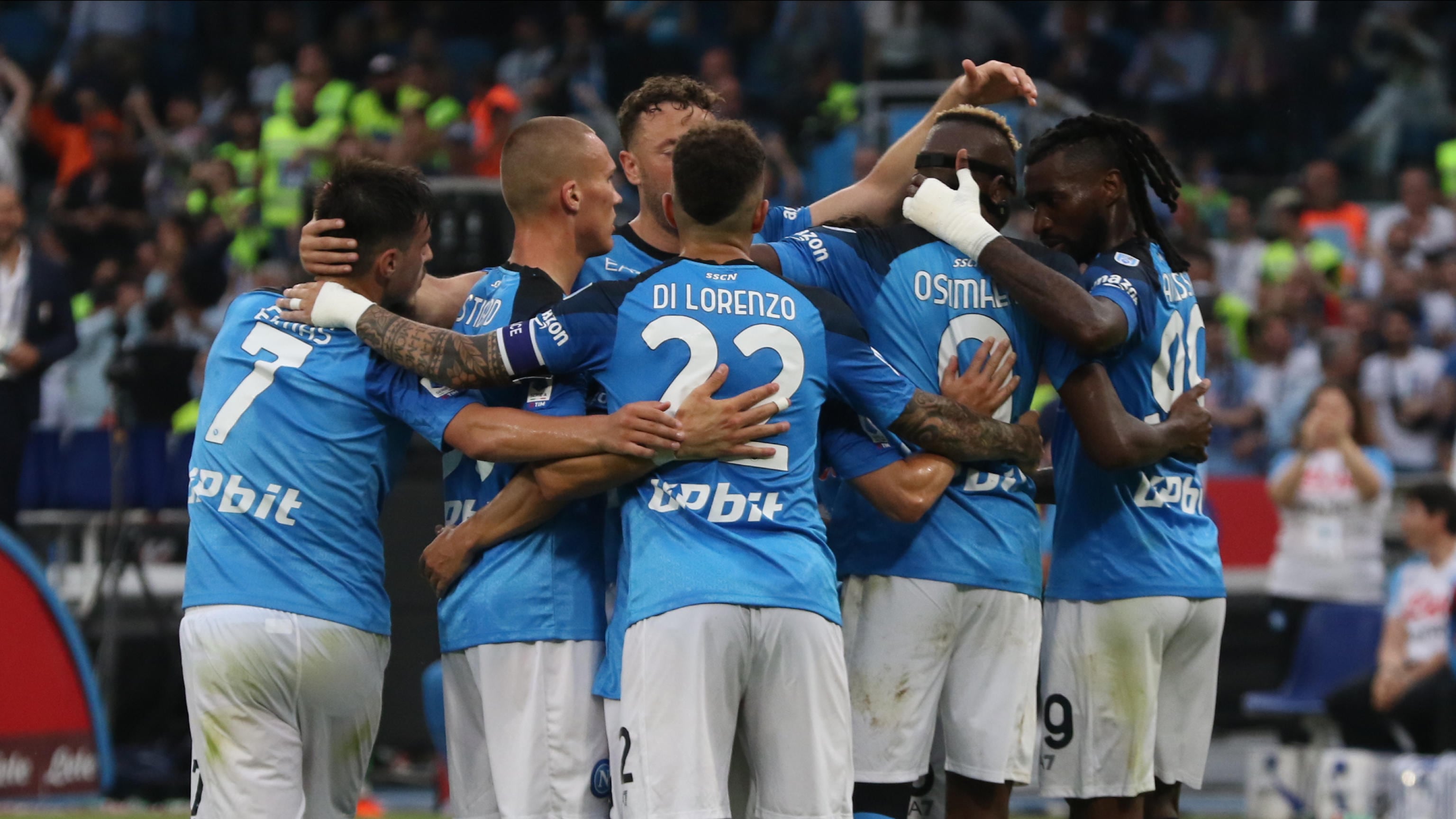 Due gol alla Samp e festa scudetto per il Napoli: è tripudio azzurro al Maradona
