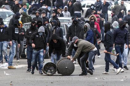 Scontri davanti all'Olimpico prima di Roma-Lazio 6