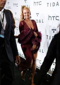 Beyoncé Knowles, seno in vista e scollo mozzafiato a New York 38