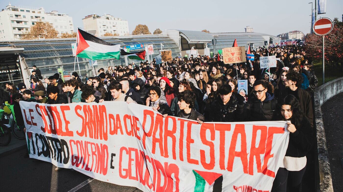 La piazza dell'opposizione: campo largo anti Israele