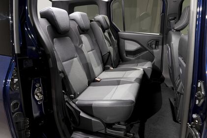 Nuovo Renault Kangoo E-Tech: guarda le foto 15