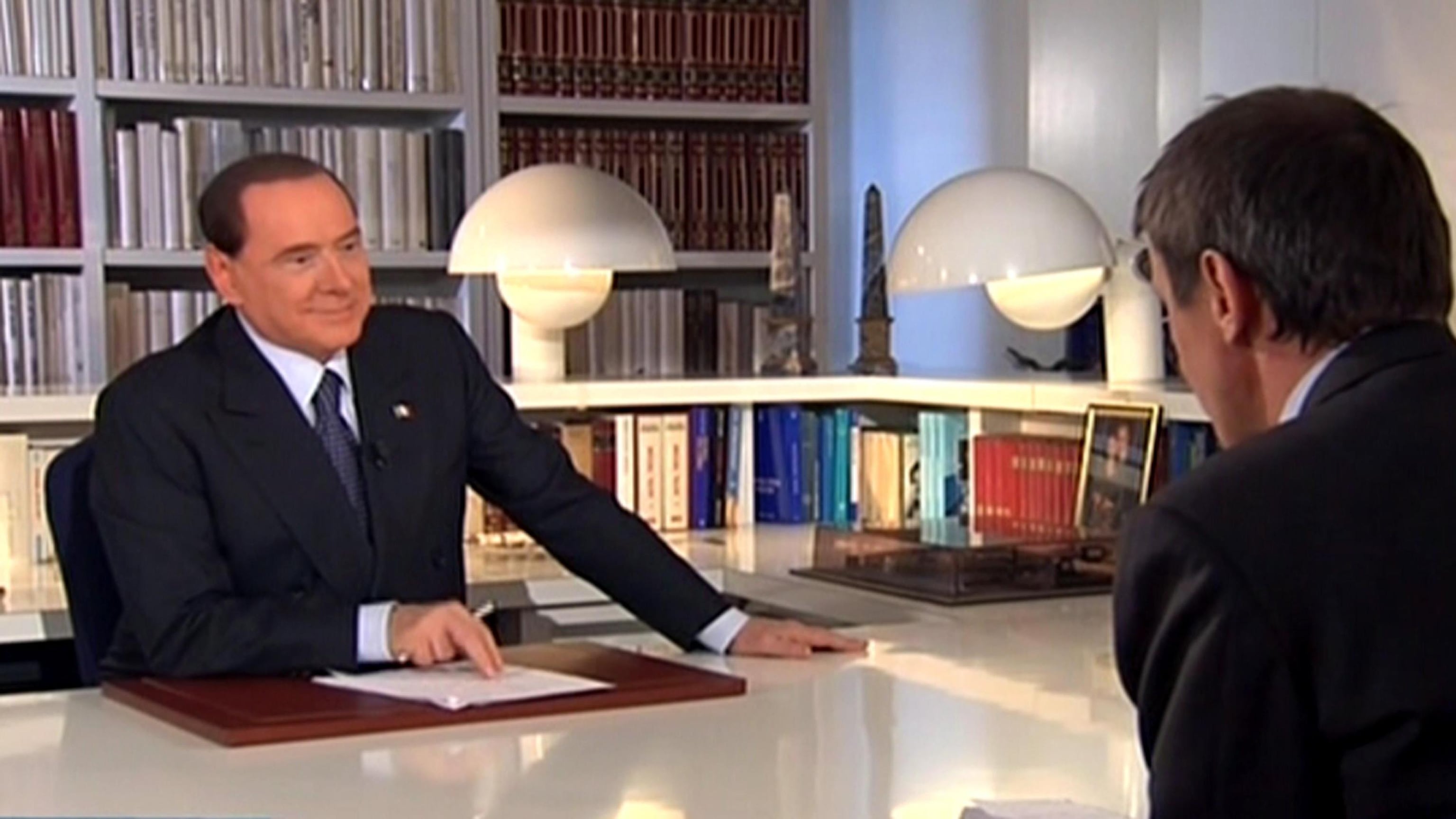 La controffensiva di Berlusconi «Parte del Pd vuol farmi fuori»