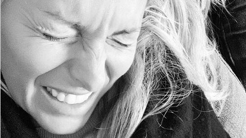 Federica Fontana si infortuna facendo yoga: "Ho perso la sensibilità nel pollice"