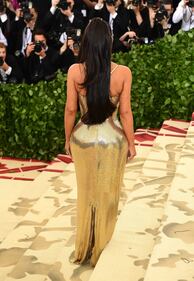 Met Gala 18, Miley Cyrus e la scollatura hot 3