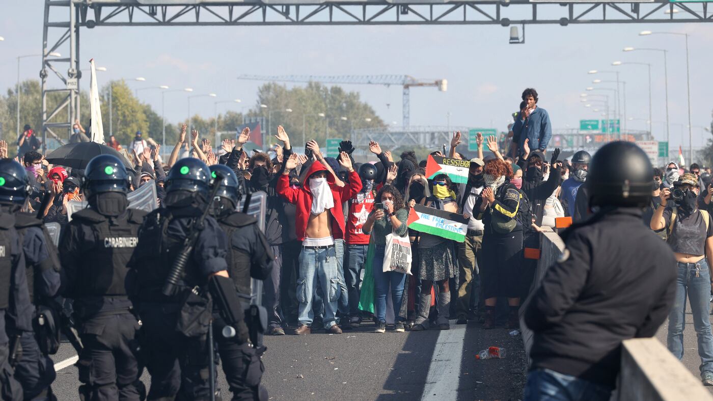 Antagonisti, centri sociali, collettivi e militanti pro islam: i soliti noti dietro la rivolta