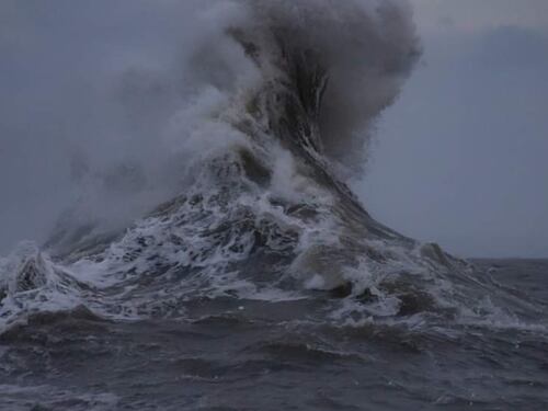 Tempesta Ciara, la Francia chiude la Tour Eiffel per forte vento