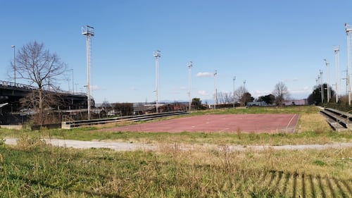 Studenti intossicati dai roghi di rifiuti, una discarica vicino alla scuola 4