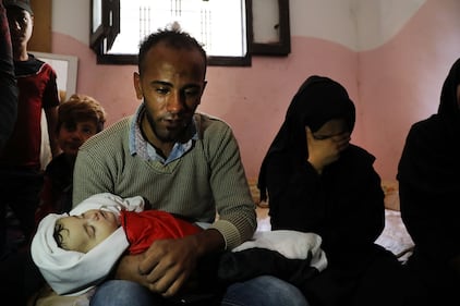 I funerali a Gaza di Leila, uccisa a otto mesi 6