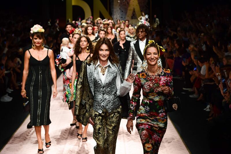 Monica Bellucci e le star in passerella per Dolce & Gabbana 5