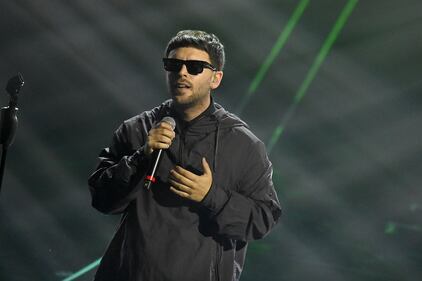 Sanremo 2024: ecco il look della seconda serata del Festival di Gazzelle 5