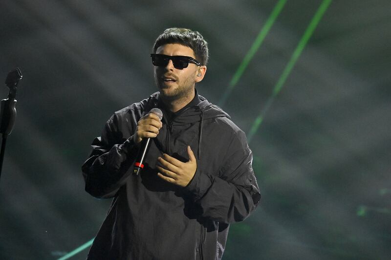 Sanremo 2024: ecco il look della seconda serata del Festival di Gazzelle 5